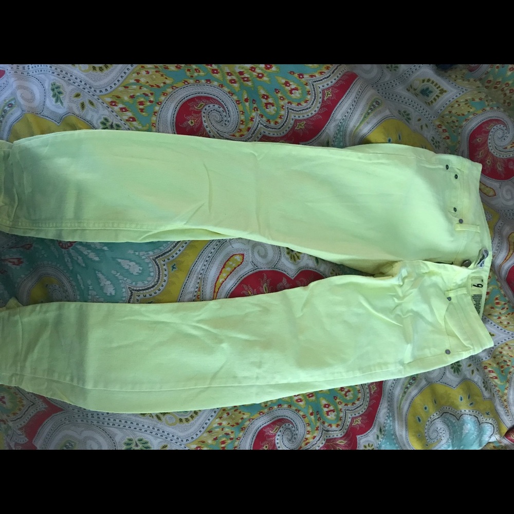 Yellow skinny jean